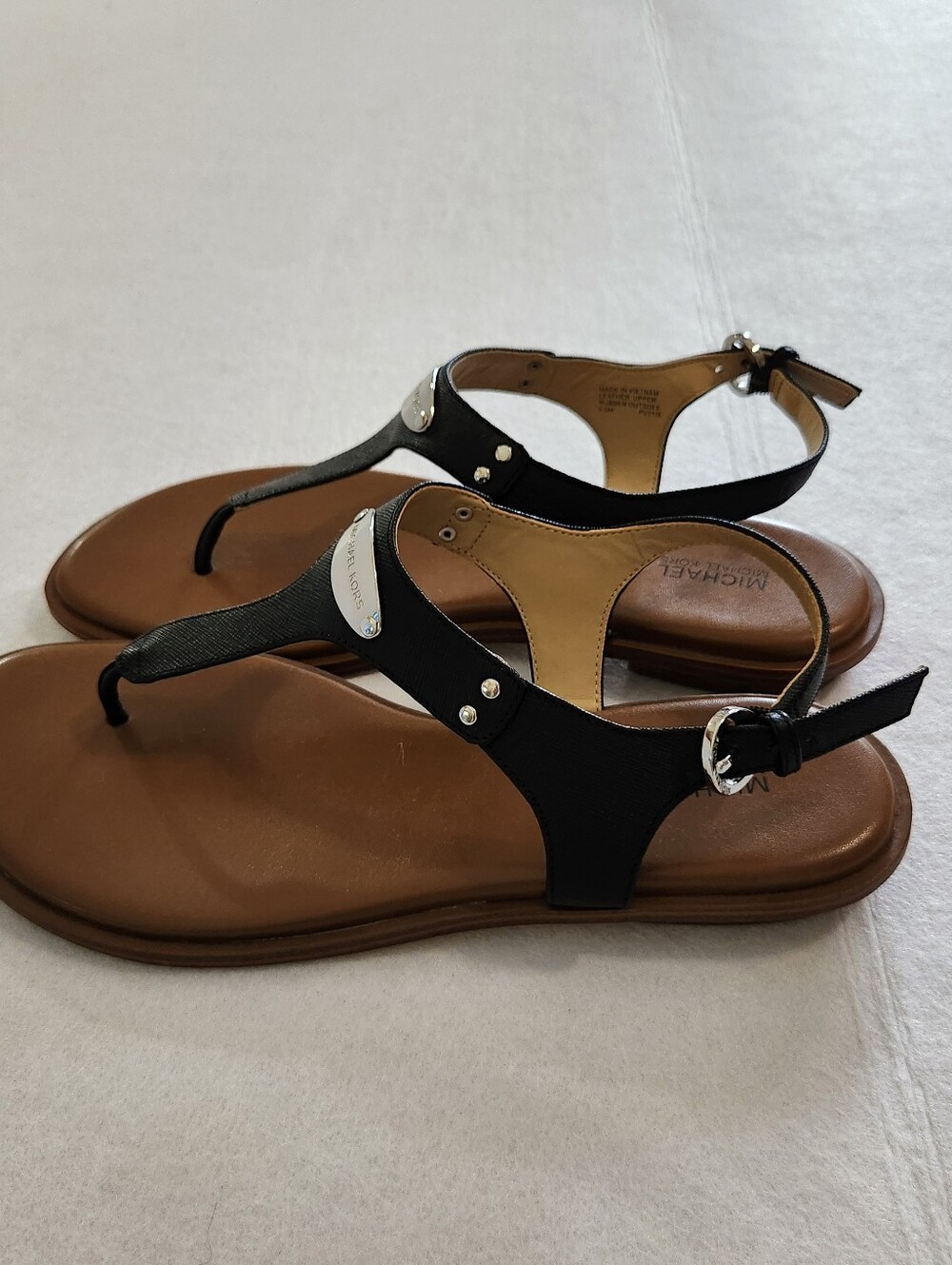 Michael Kors Women’s Black Leather T-Strap Sandals Size 9.5 - Picture 9 of 9